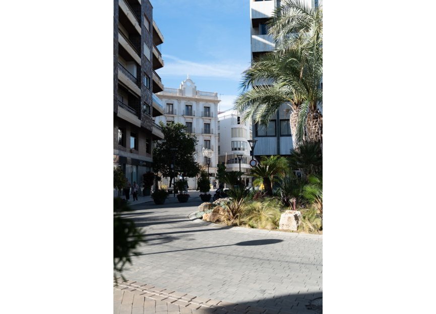 Resale - Apartment - Middle Floor Apartment - Estepona - Estepona Centro