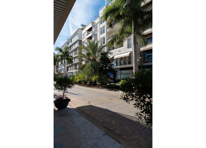 Resale - Apartment - Middle Floor Apartment - Estepona - Estepona Centro