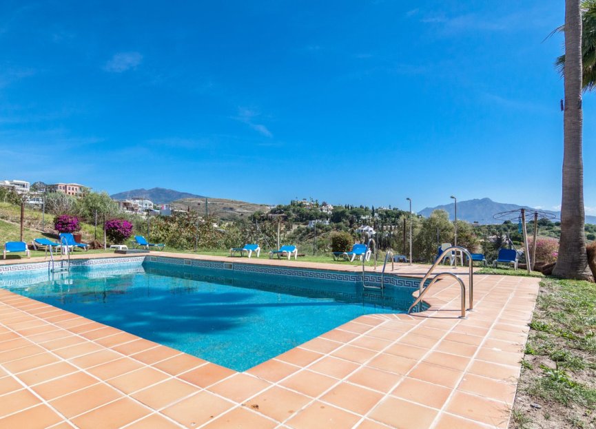 Resale - Apartment - Middle Floor Apartment - Estepona - Bel Air