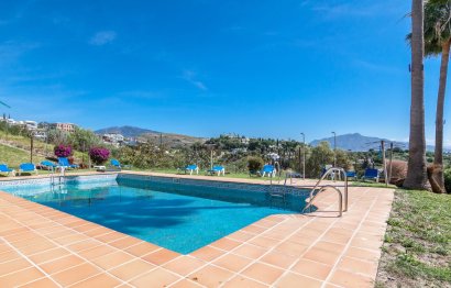 Resale - Apartment - Middle Floor Apartment - Estepona - Bel Air