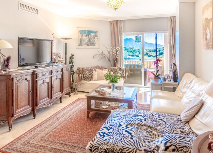 Resale - Apartment - Middle Floor Apartment - Estepona - Bel Air