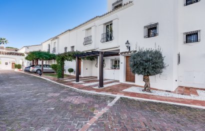 Resale - House - Townhouse - Marbella - Nueva Andalucia