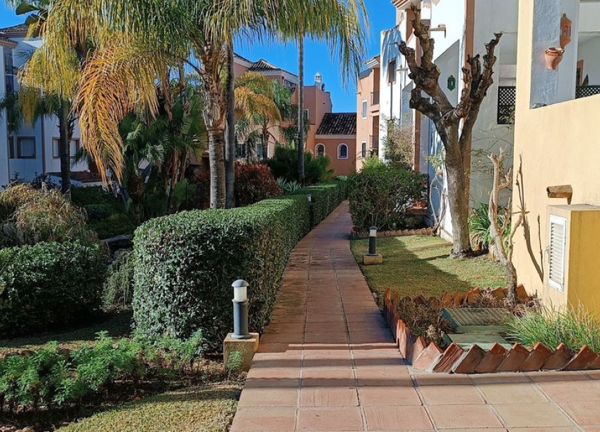 Resale - Apartment - Middle Floor Apartment - Marbella - Guadalmina Alta