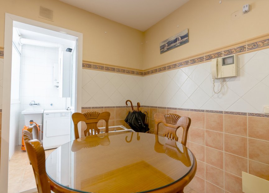 Resale - Apartment - Middle Floor Apartment - Estepona - Estepona Centro