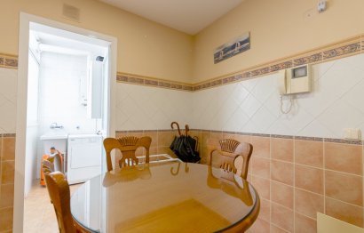 Resale - Apartment - Middle Floor Apartment - Estepona - Estepona Centro