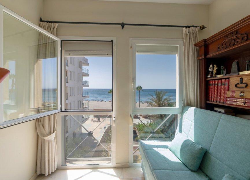 Resale - Apartment - Middle Floor Apartment - Estepona - Estepona Centro