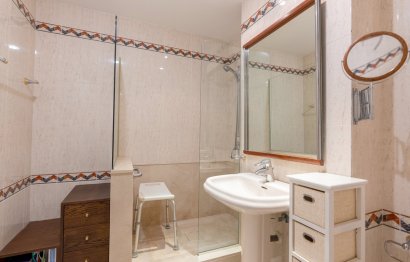 Resale - Apartment - Middle Floor Apartment - Estepona - Estepona Centro