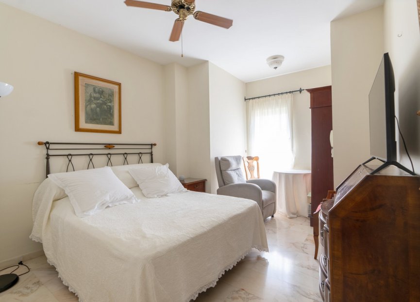 Resale - Apartment - Middle Floor Apartment - Estepona - Estepona Centro