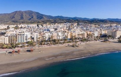 Resale - Apartment - Middle Floor Apartment - Estepona - Estepona Centro