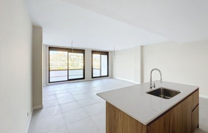 Resale - Apartment - Middle Floor Apartment - Estepona - Estepona Centro