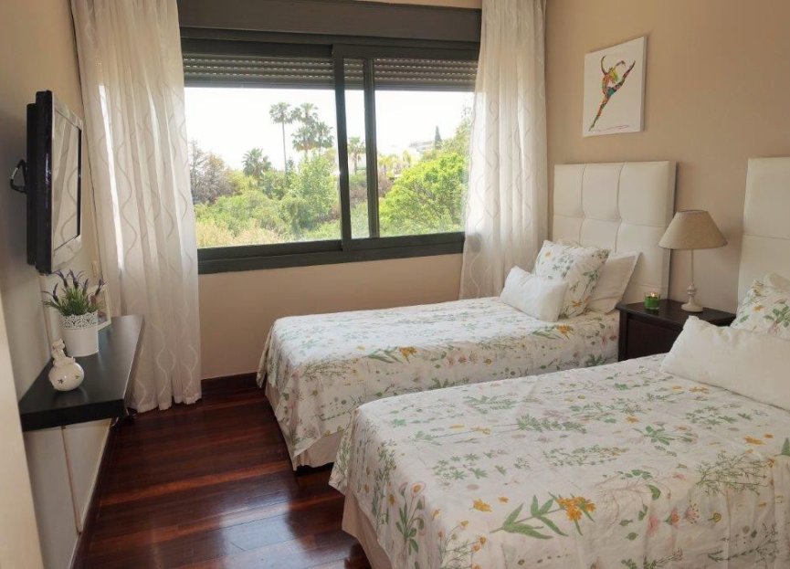 Resale - Apartment - Ground Floor Apartment - Marbella - Nueva Andalucia