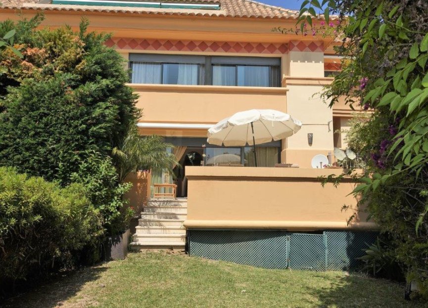 Resale - Apartment - Ground Floor Apartment - Marbella - Nueva Andalucia