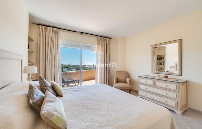 Resale - Apartment - Middle Floor Apartment - Marbella - Elviria