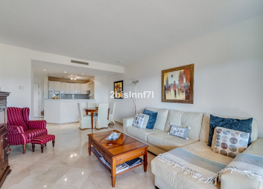 Resale - Apartment - Middle Floor Apartment - Marbella - Elviria