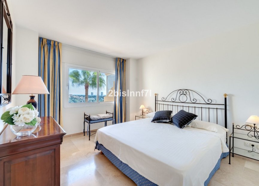 Resale - Apartment - Middle Floor Apartment - Marbella - Elviria