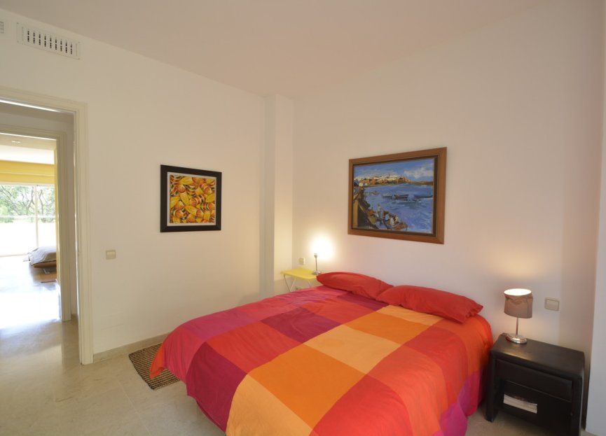 Resale - Apartment - Middle Floor Apartment - Marbella - Elviria