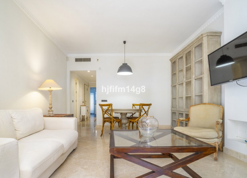 Resale - Apartment - Ground Floor Apartment - Marbella - The Golden Mile