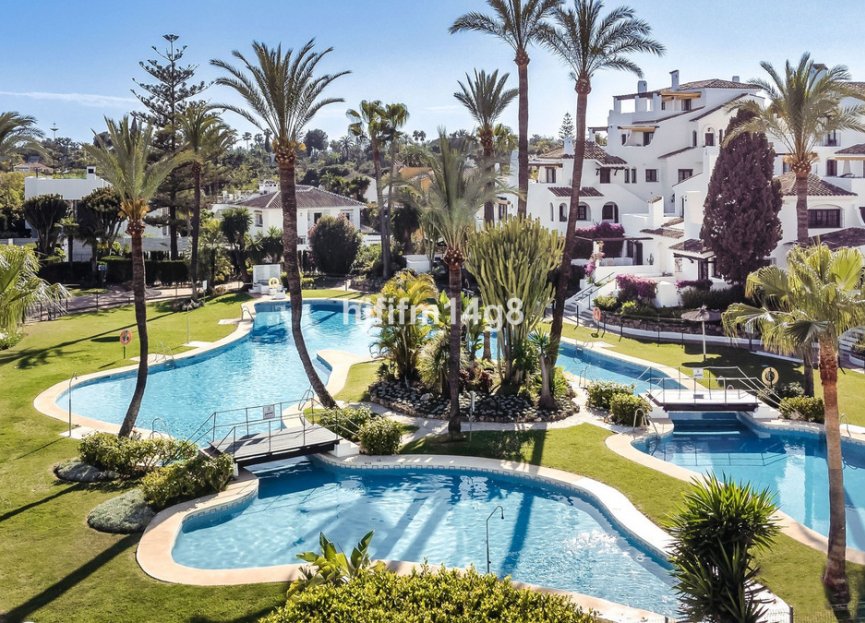 Resale - Apartment - Middle Floor Apartment - Marbella - Nueva Andalucia