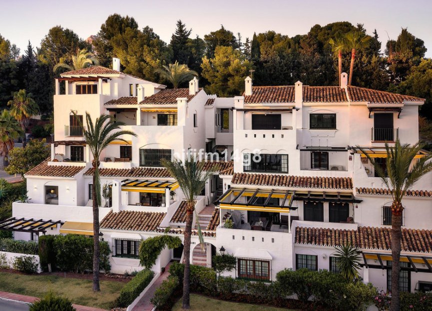 Resale - Apartment - Middle Floor Apartment - Marbella - Nueva Andalucia