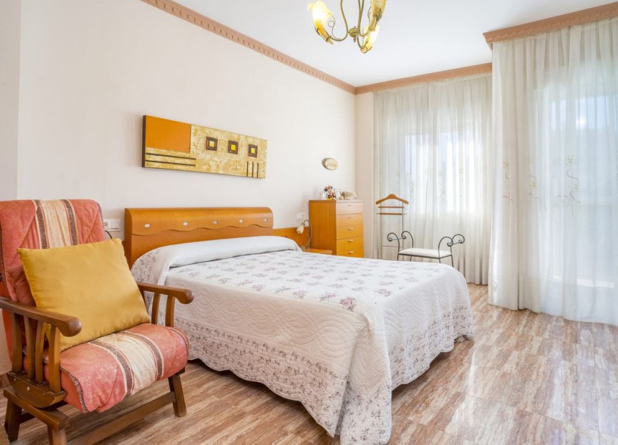 Resale - Apartment - Top Floor Apartment - Estepona - Estepona Centro