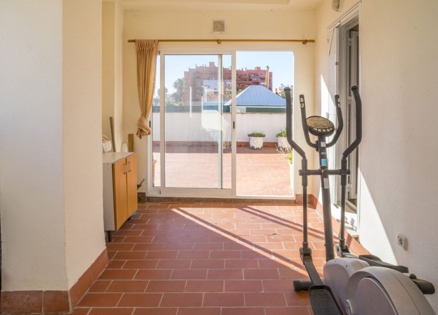 Resale - Apartment - Top Floor Apartment - Estepona - Estepona Centro