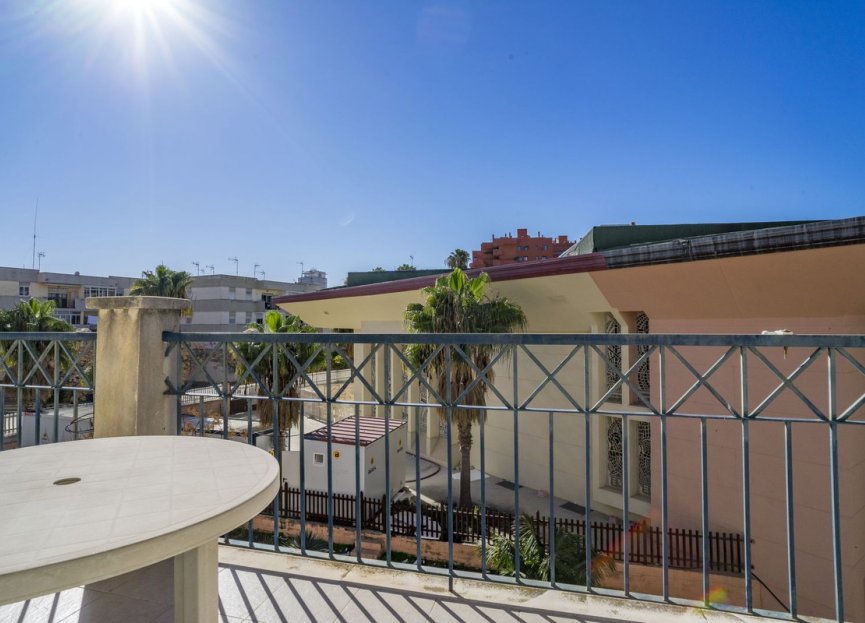 Resale - Apartment - Top Floor Apartment - Estepona - Estepona Centro