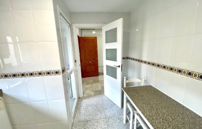 Resale - Apartment - Middle Floor Apartment - Estepona - Estepona Centro