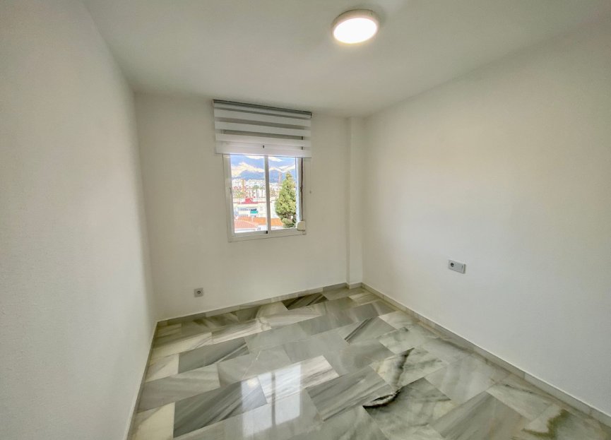 Resale - Apartment - Middle Floor Apartment - Estepona - Estepona Centro