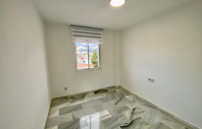 Resale - Apartment - Middle Floor Apartment - Estepona - Estepona Centro