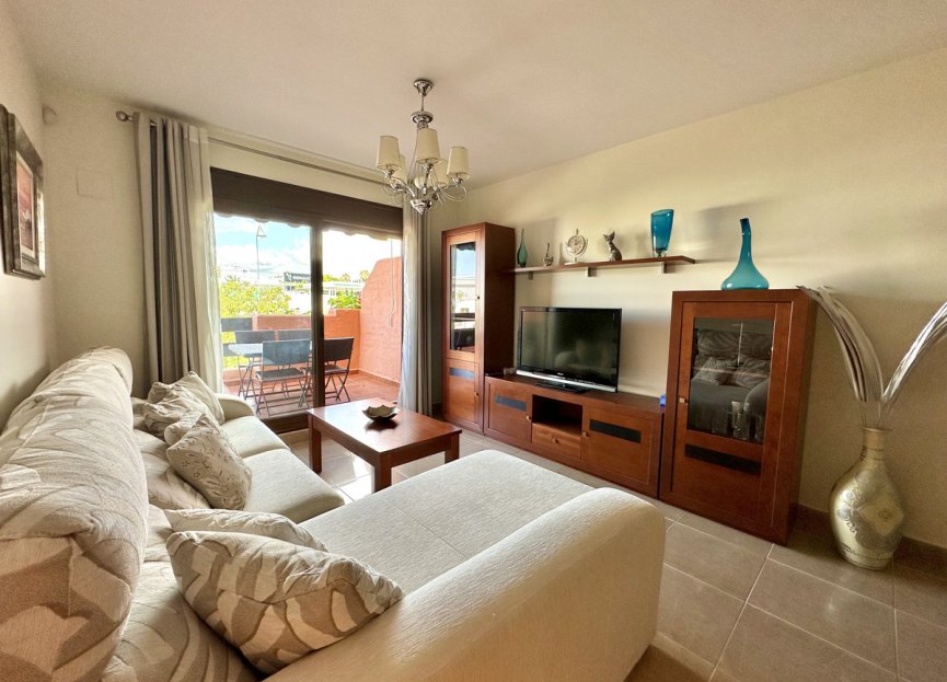 Resale - Apartment - Middle Floor Apartment - Estepona - Estepona Centro