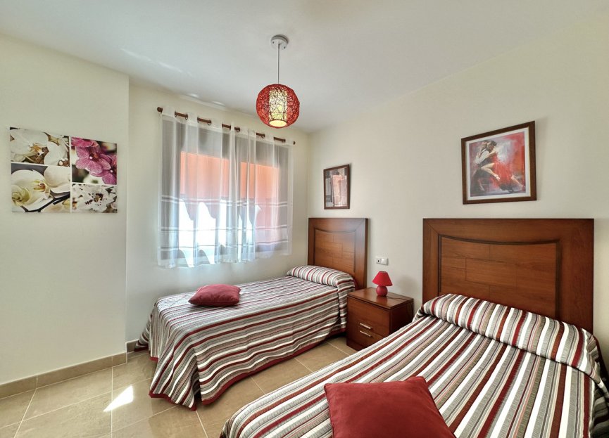 Resale - Apartment - Middle Floor Apartment - Estepona - Estepona Centro