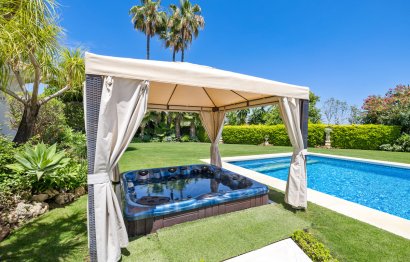 Resale - House - Detached Villa - Marbella - Nueva Andalucia