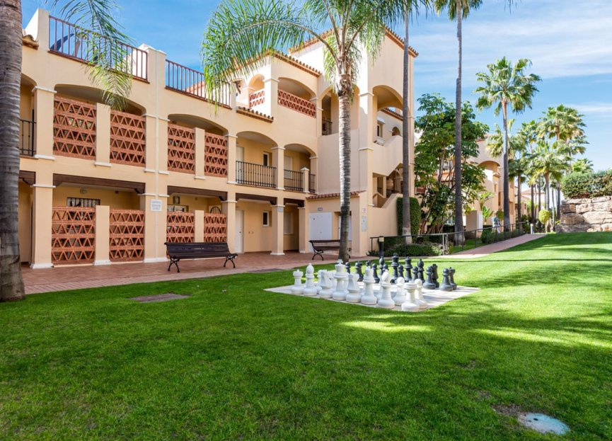 Resale - Apartment - Ground Floor Apartment - Estepona - Atalaya