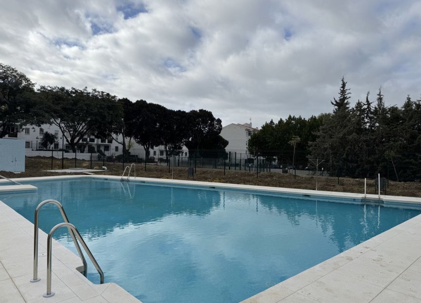 Resale - Apartment - Middle Floor Apartment - Estepona - Selwo