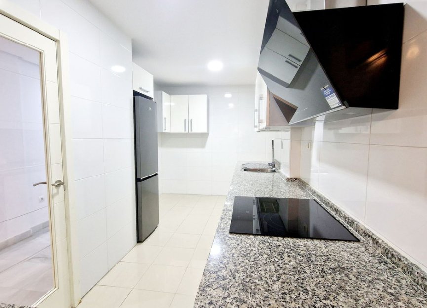 Resale - Apartment - Middle Floor Apartment - Estepona - Estepona Centro