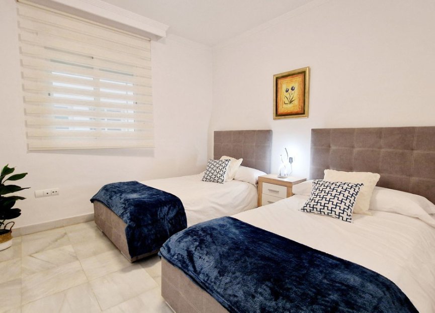 Resale - Apartment - Middle Floor Apartment - Estepona - Estepona Centro