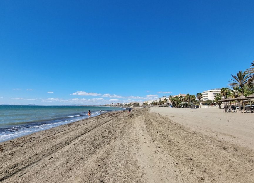 Resale - Apartment - Middle Floor Apartment - Estepona - Estepona Centro