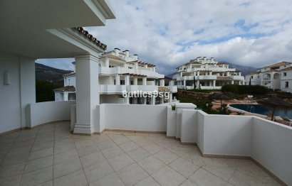 Resale - Apartment - Middle Floor Apartment - Marbella - Aloha