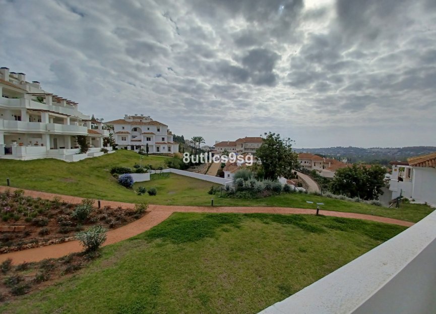 Resale - Apartment - Middle Floor Apartment - Marbella - Aloha