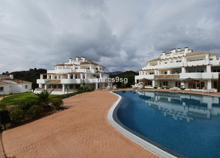 Resale - Apartment - Middle Floor Apartment - Marbella - Aloha