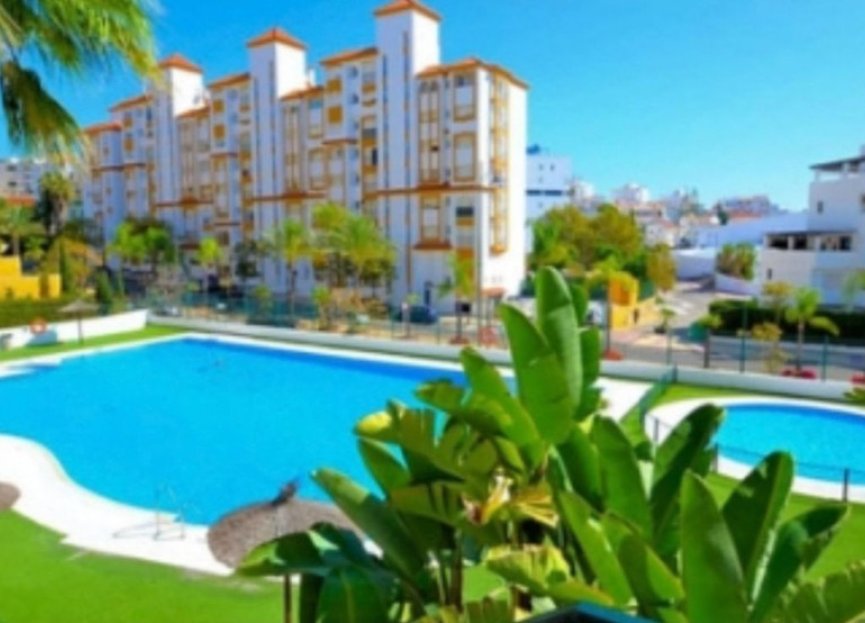 Resale - Apartment - Middle Floor Apartment - Estepona - Estepona Centro