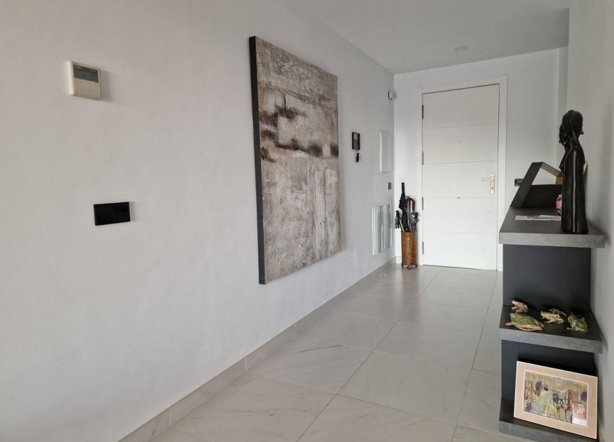 Resale - Apartment - Middle Floor Apartment - Estepona - Estepona Centro