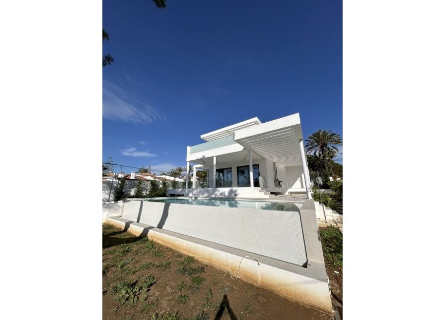 Resale - House - Detached Villa - Marbella - Marbesa