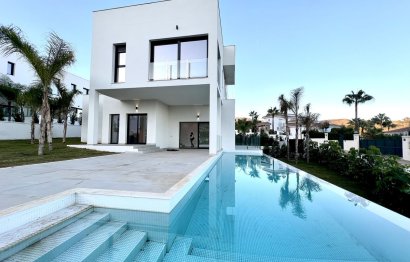 Resale - House - Detached Villa - Marbella - Elviria