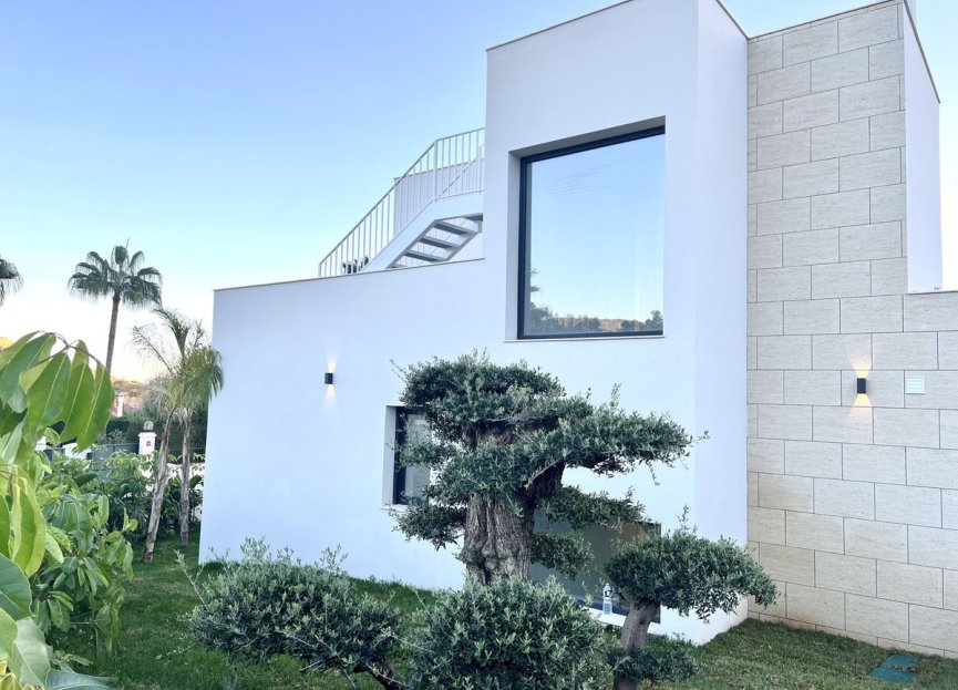 Resale - House - Detached Villa - Marbella - Elviria