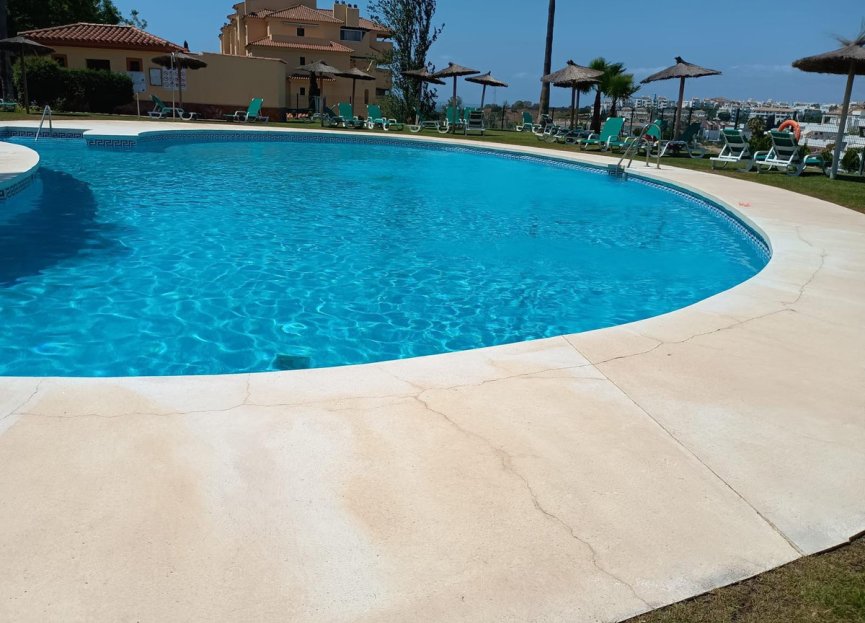 Resale - Apartment - Middle Floor Apartment - Estepona - Estepona Centro