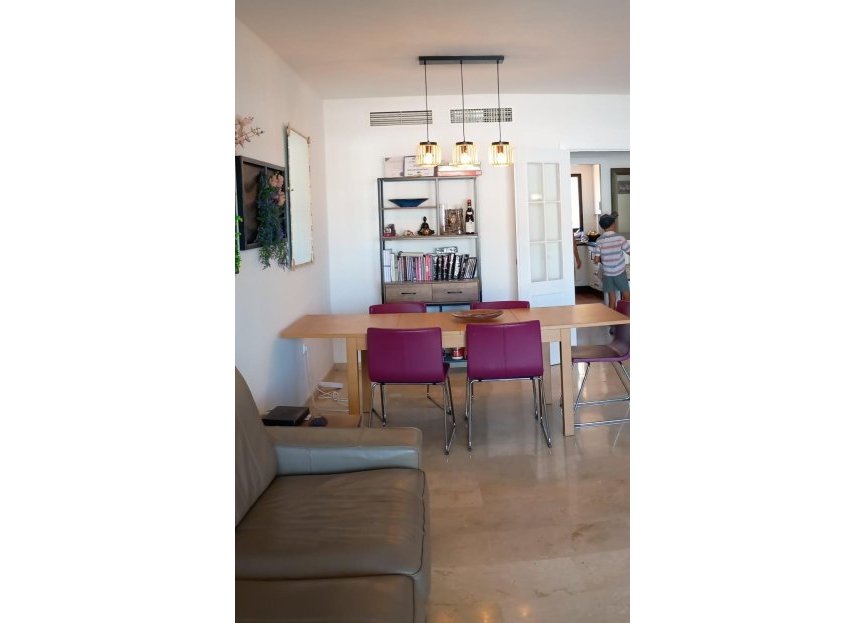 Resale - Apartment - Middle Floor Apartment - Estepona - Estepona Centro