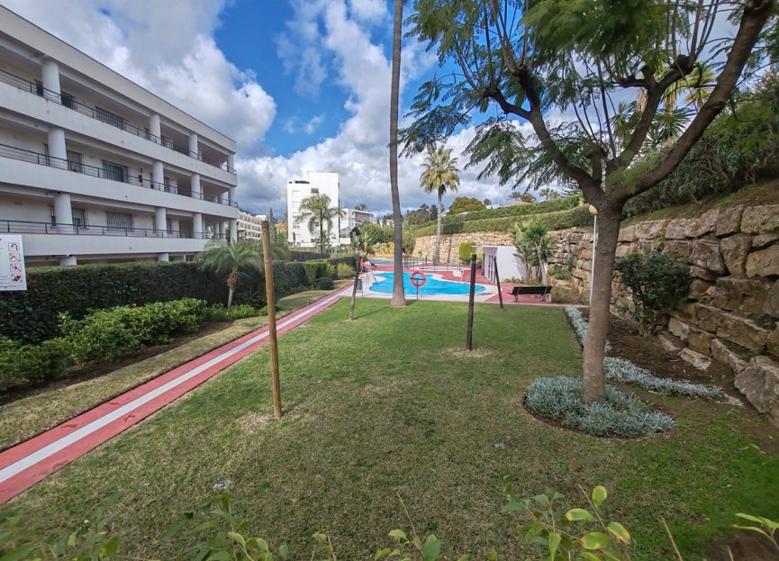 Resale - Apartment - Middle Floor Apartment - Marbella - Guadalmina Alta