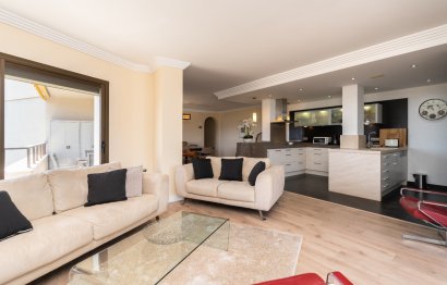 Resale - Apartment - Penthouse - Estepona - Estepona Centro