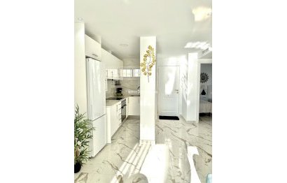 Resale - Apartment - Middle Floor Apartment - Marbella - Marbella Centro